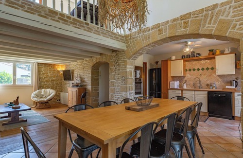 Montelimar House | Holiday Home 'Dans La Drôme' with Mountain View, Private Pool and Wi-Fi
