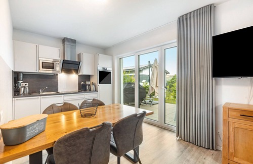Heringhausen House | Holiday Home 'Diemelblick' with Lake View, Private Terrace and Wi-Fi