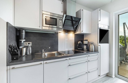 Heringhausen House | Holiday Home 'Diemelblick' with Lake View, Private Terrace and Wi-Fi