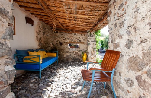 Orosei House | Holiday Home "Domo Bangone" with Shared Terrace & Wi-Fi