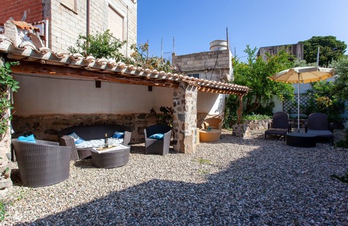 Orosei House | Holiday Home "Domo Bangone" with Shared Terrace & Wi-Fi