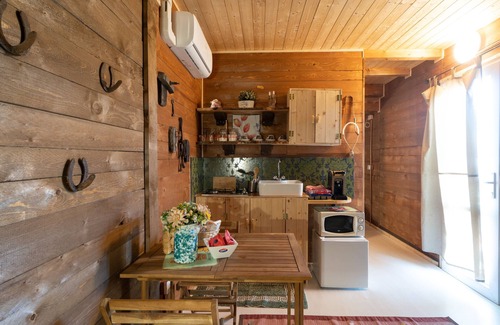 Piedimonte Etneo House | Holiday Home "Etna Stables" with Sea View, Whirlpool & Wi-Fi