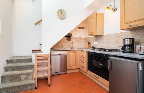 Piedimonte Etneo House | Holiday Home 'Etnalodge' with Sea View, Private Terrace and Wi-Fi