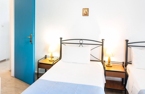 Skala House | Holiday Home 'El Greco Balcony Twin 2nd Floor' with Sea View, Wi-Fi and Air Conditioning