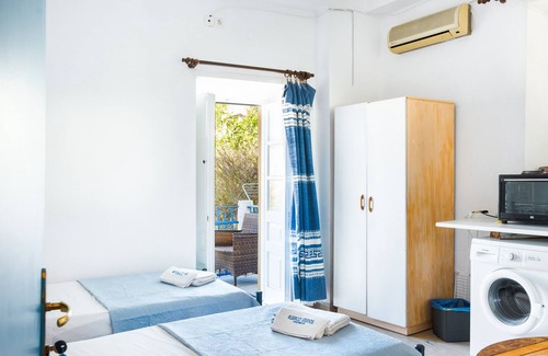 Skala House | Holiday Home 'El Greco Balcony Twin 2nd Floor' with Sea View, Wi-Fi and Air Conditioning