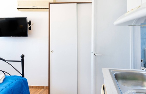 Skala House | Holiday Home 'El Greco Seaview Double 3rd Floor' with Sea View, Wi-Fi and Air Conditioning