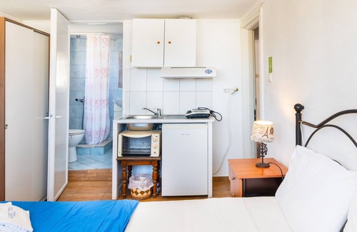 Skala House | Holiday Home 'El Greco Seaview Double 3rd Floor' with Sea View, Wi-Fi and Air Conditioning