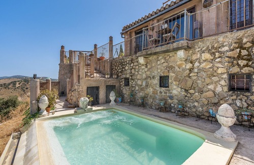 Algarinejo House | Holiday Home 'Ermita De Las Eras' with Mountain View, Wi-Fi and Air Conditioning