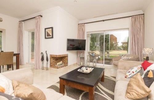 Arcos de la Frontera House | Holiday Home Arcos Gardens Golf by Interhome