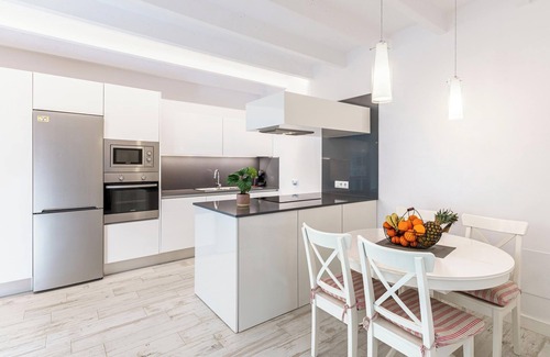 Costitx House | Holiday Home ‘Es Raco’ with Mountain View, Jacuzzi, Wi-Fi, Air Conditioning & Terraces