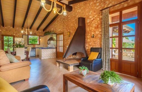 Porreres House | Holiday Home Los Geranios by Interhome