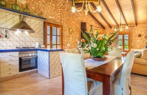 Porreres House | Holiday Home Los Geranios by Interhome