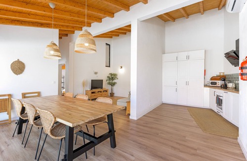 Camarate House | Holiday Home 'Esteva Country House' with Mountain View, Wi-Fi and Air Conditioning