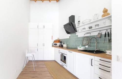 Camarate House | Holiday Home 'Esteva Country House' with Mountain View, Wi-Fi and Air Conditioning