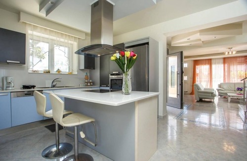 Pastida House | Holiday Home 'Eva's House' with Mountain View, Wi-Fi and Air Conditioning