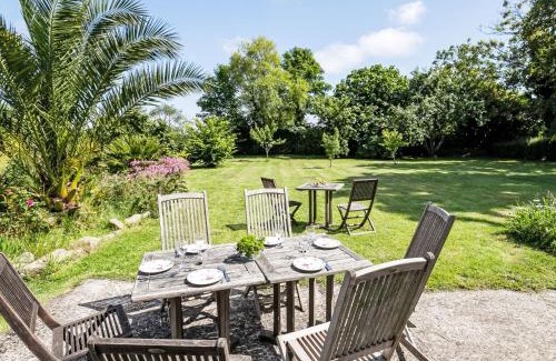 Plounevez-Lochrist House | Holiday Home Feliz Breizh by Interhome