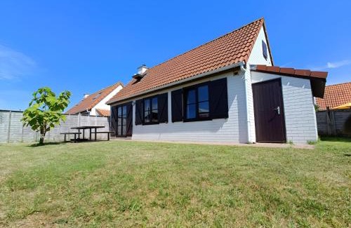 Wenduine House | Holiday Home Fabiola with parking & garden by Interhome