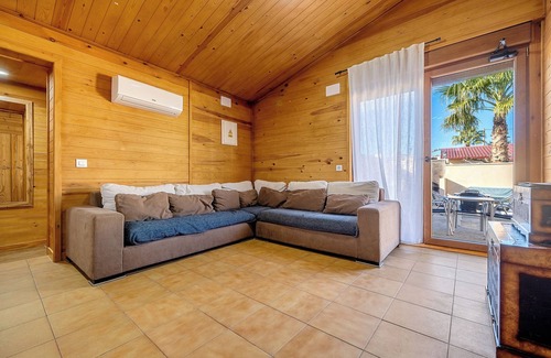 El Ligallo del Ganguil House | Holiday Home "Faro" with Pool, Garden & Wi-Fi