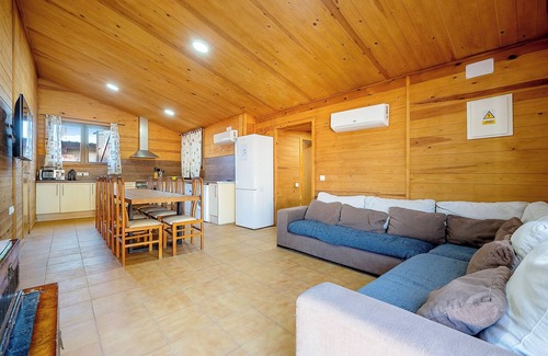 El Ligallo del Ganguil House | Holiday Home "Faro" with Pool, Garden & Wi-Fi
