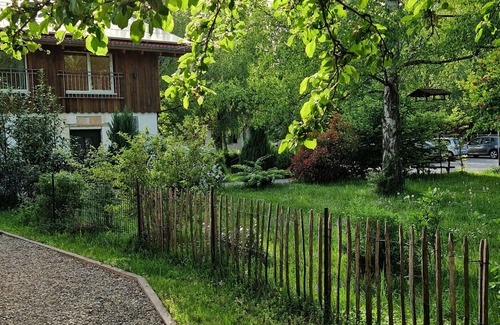 Salem House | Holiday Home 'Feigengarten, 85qm' with Private Terrace, Shared Garden and Wi-Fi