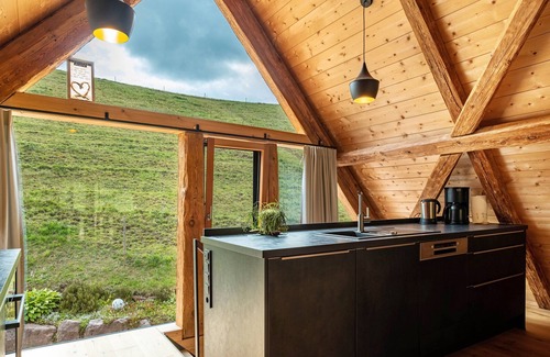 Oberreichenbach House | Holiday Home 'Ferienhaus Kornspeicher' with Mountain View, Terrace and Wi-Fi