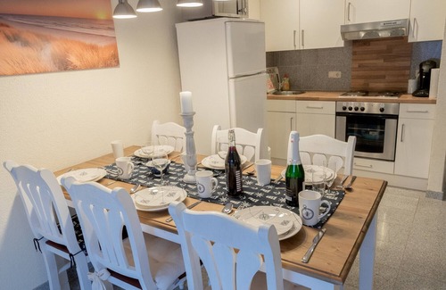 Pruchten House | Holiday Home 'Ferienhaus Kranich' with Private Terrace, Private Garden and Wi-Fi