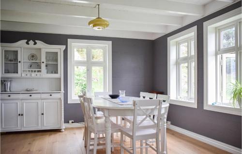 Lykling House | Holiday Home Finnås Lykling