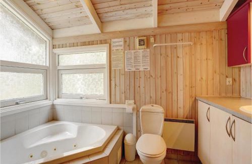 Spidsegard House | Holiday Home Fjælstaunijn Nexø V