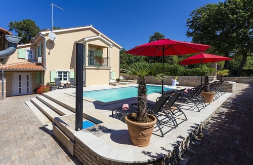 Muzini Villa | Holiday home for 10, 175 m² with pool in quiet surroundings