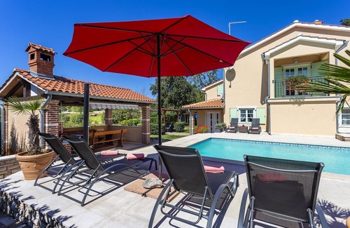 Muzini Villa | Holiday home for 10, 175 m² with pool in quiet surroundings