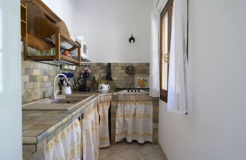 Tertenia House | Holiday Home 'Foxi Lioni' with Private Terrace, Private Garden and Air Conditioning