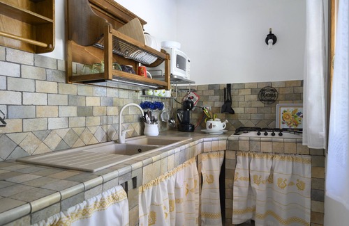 Tertenia House | Holiday Home 'Foxi Lioni' with Private Terrace, Private Garden and Air Conditioning