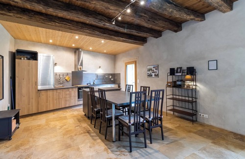 Auriac-du-Perigord House | Holiday Home 'Maison De Vacances Chêne' with Private Terrace and Private Garden