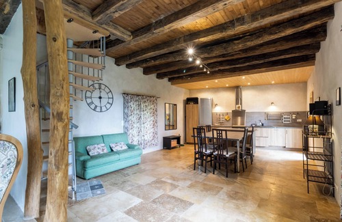 Auriac-du-Perigord House | Holiday Home 'Maison De Vacances Chêne' with Private Terrace and Private Garden