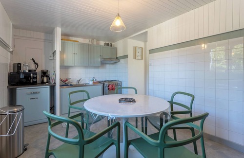 Clohars-Fouesnant House | Holiday Home "Névez" with Shared Pool and Garden