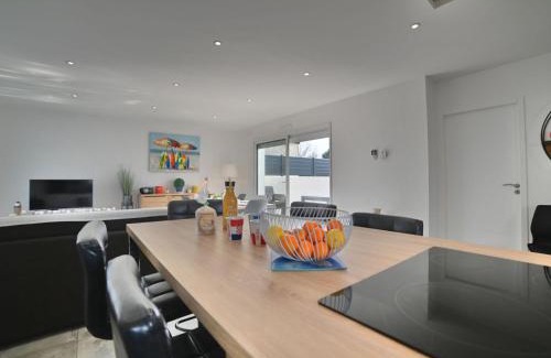 Le Grand-Village-Plage House | Holiday Home Les Salines by Interhome