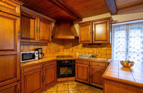 La Tour-dʼAuvergne House | Holiday Home 'Maison De Vacances 6-8 Pers Proche'
