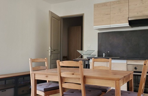 Laurac-en-Vivarais House | Holiday Home 'Mas Des Genêts' with Mountain View, Balcony and Wi-Fi