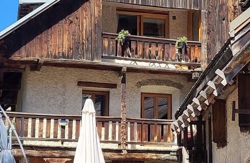 Molines-en-Queyras House | Holiday Home 'À Molines En Queyras 8-15 People' with Mountain View, Terrace and Wi-Fi