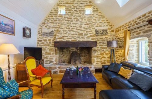 Plobannalec-Lesconil House | Holiday Home la chaumière de Quélarn by Interhome