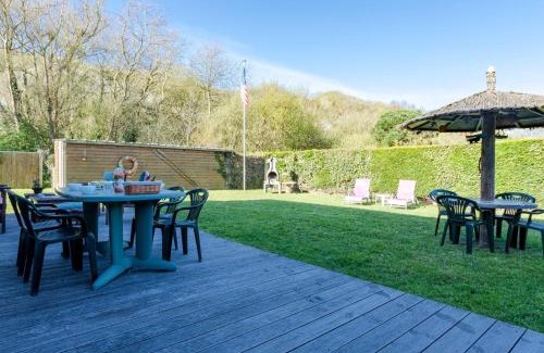 Saint-Laurent-sur-Mer House | Holiday Home Chez Laurette by Interhome