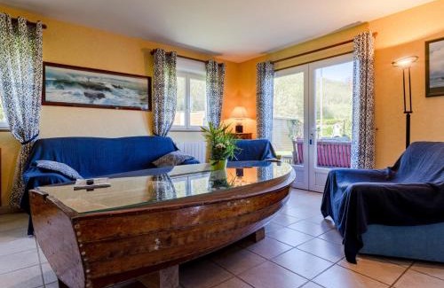 Saint-Laurent-sur-Mer House | Holiday Home Chez Laurette by Interhome