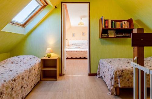 Saint-Laurent-sur-Mer House | Holiday Home Chez Laurette by Interhome