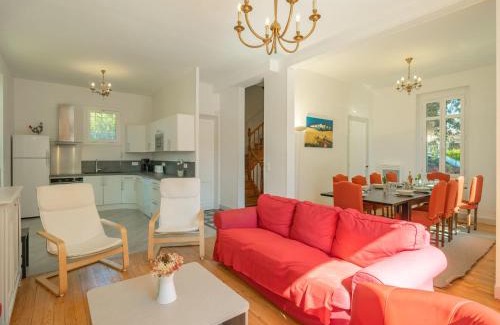 Saint-Palais-sur-Mer House | Holiday Home Jeanne d'Arc-1 by Interhome