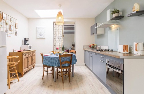 Sainte-Mere-Eglise Cottage | Holiday Home in Sainte-Mère Église, Private Garden