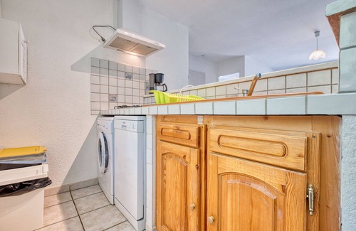 Salignac-Eyvignes House | Holiday Home 'Morille' with Shared Pool, Private Terrace and Private Garden