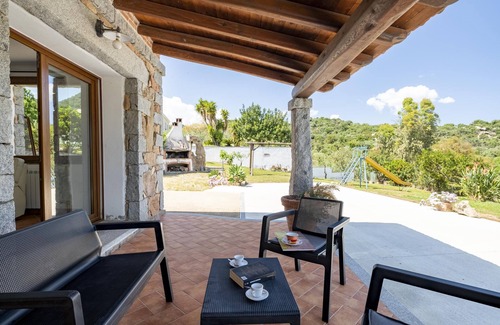 Tortoli House | Holiday Home 'Fralocci' with Sea View, Garden & A/C