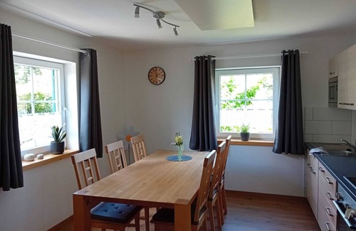 Rofingen House | Holiday Home 'Frieda' with Private Garden and Wi-Fi