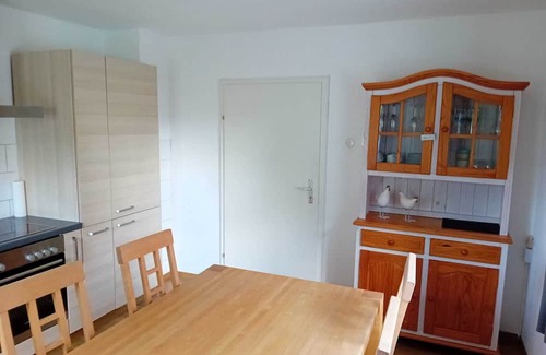 Rofingen House | Holiday Home 'Frieda' with Private Garden and Wi-Fi