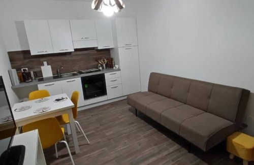 Mazara del Vallo House | Holiday Home 'Gialla' with Wi-Fi and Air Conditioning